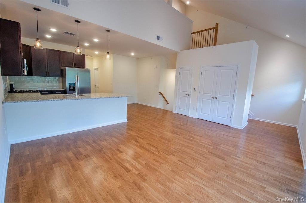 260 W Main Street - Photo 2