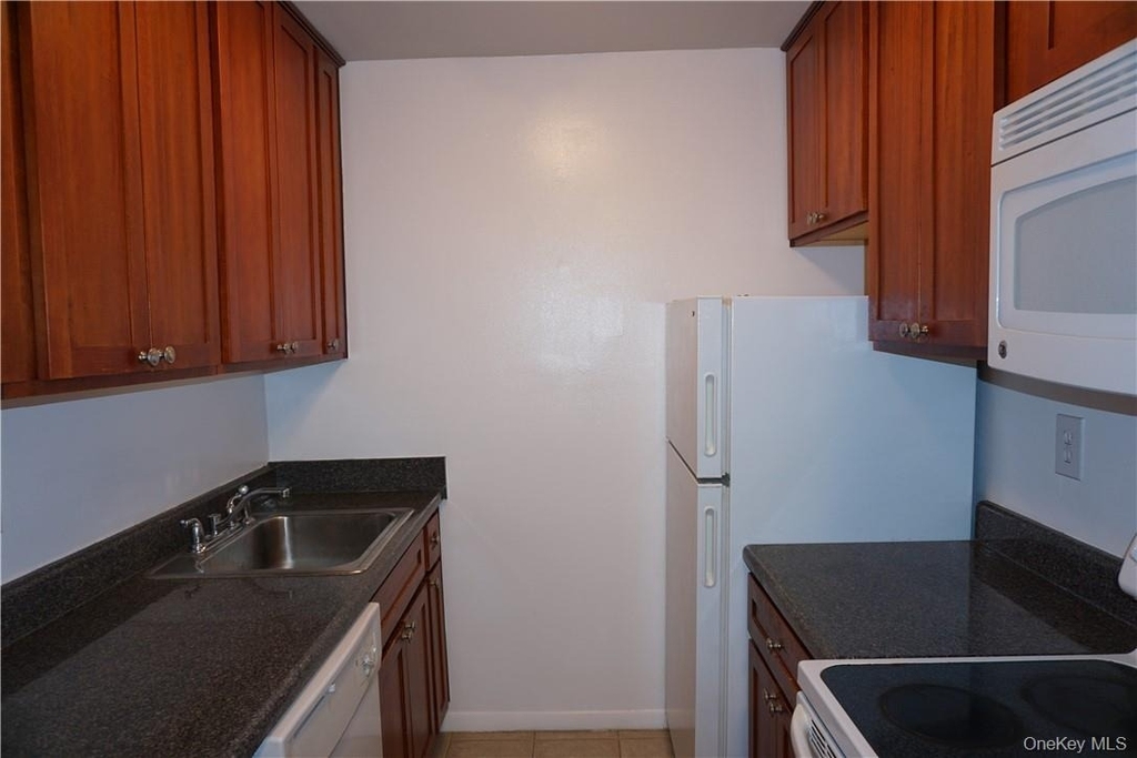 260 West Street - Photo 5