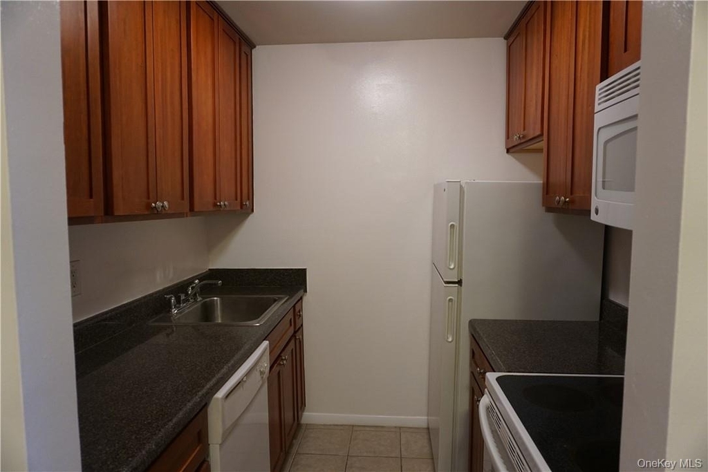 260 West Street - Photo 6