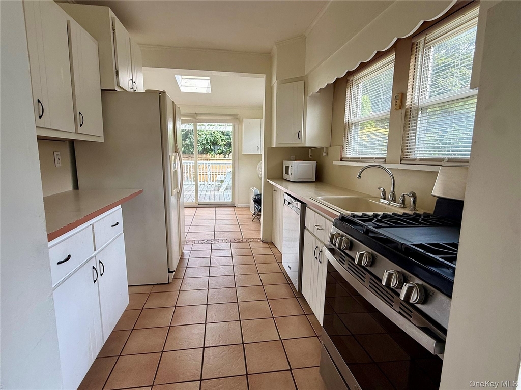 175 S Brookside Avenue - Photo 11