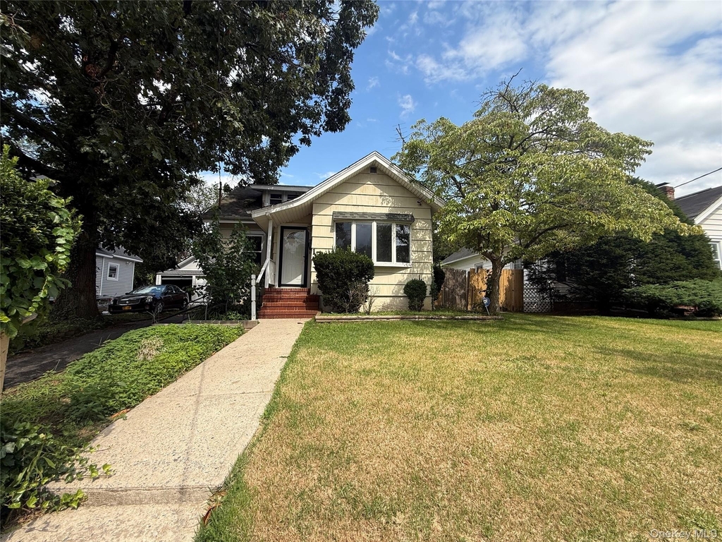 175 S Brookside Avenue - Photo 1