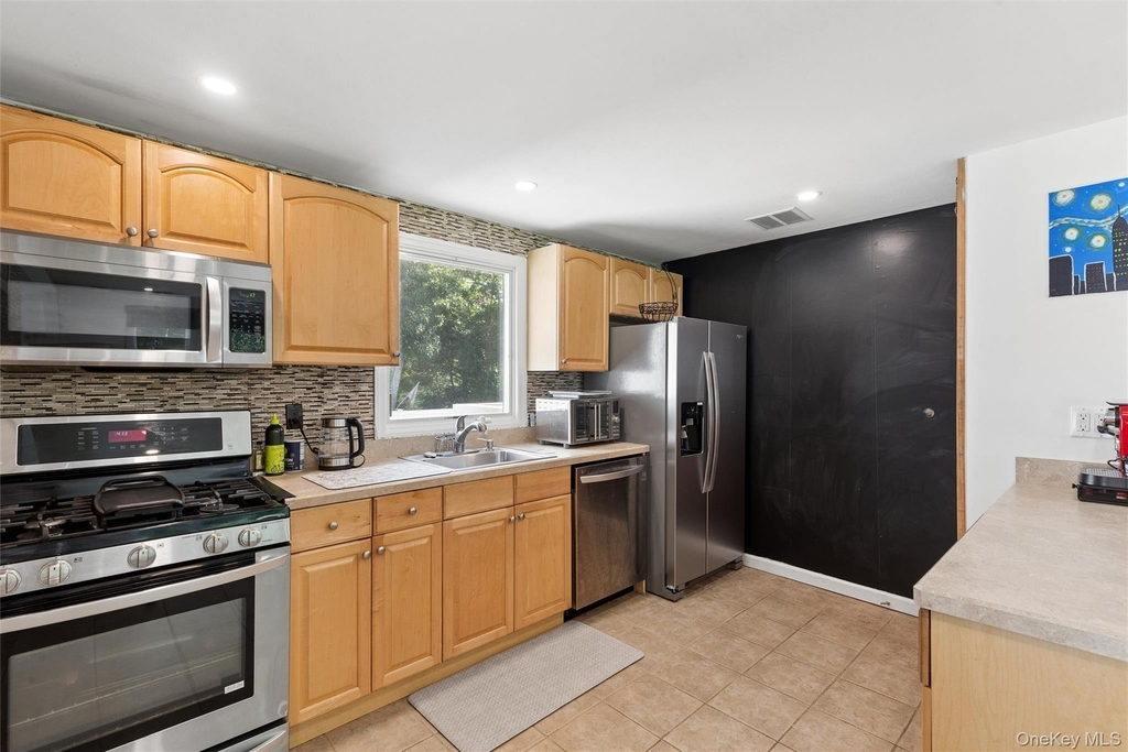 27 Atlantic Avenue - Photo 7