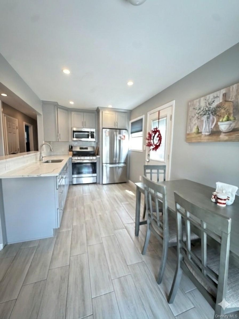 82 E Hollywood Avenue - Photo 1