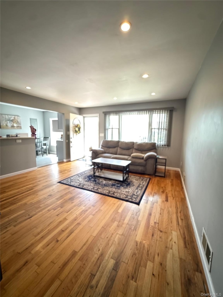 82 E Hollywood Avenue - Photo 3