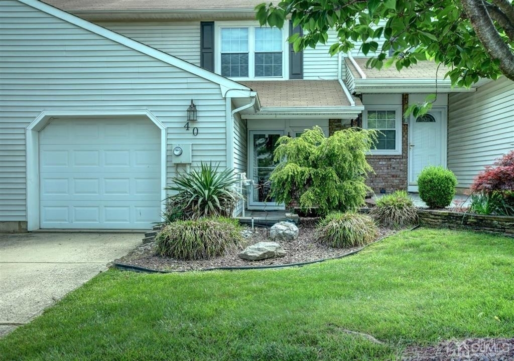 40 Staghorn Drive - Photo 0