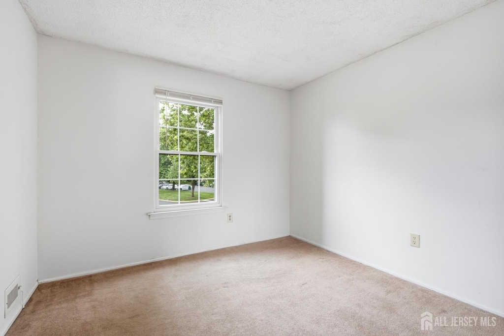 334 Lancaster Court - Photo 11