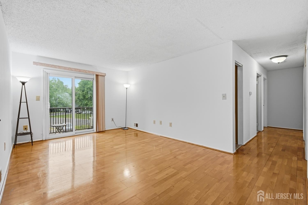 334 Lancaster Court - Photo 4