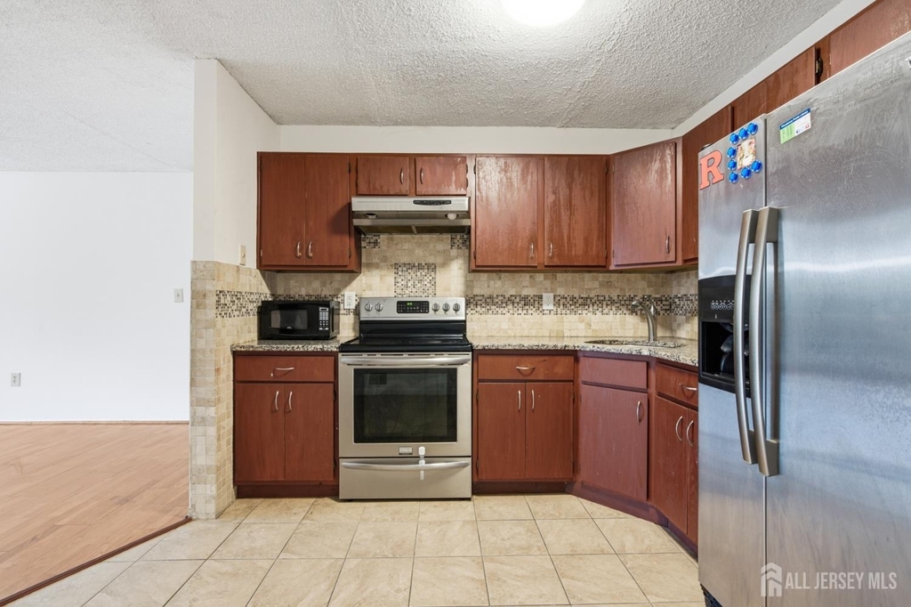 334 Lancaster Court - Photo 8