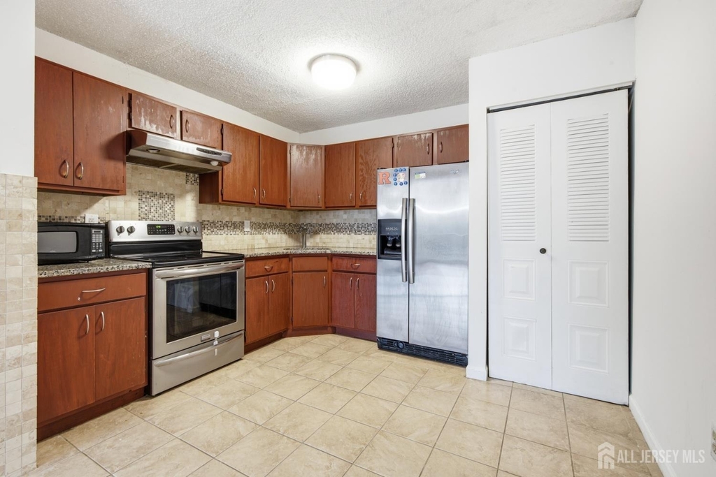 334 Lancaster Court - Photo 7