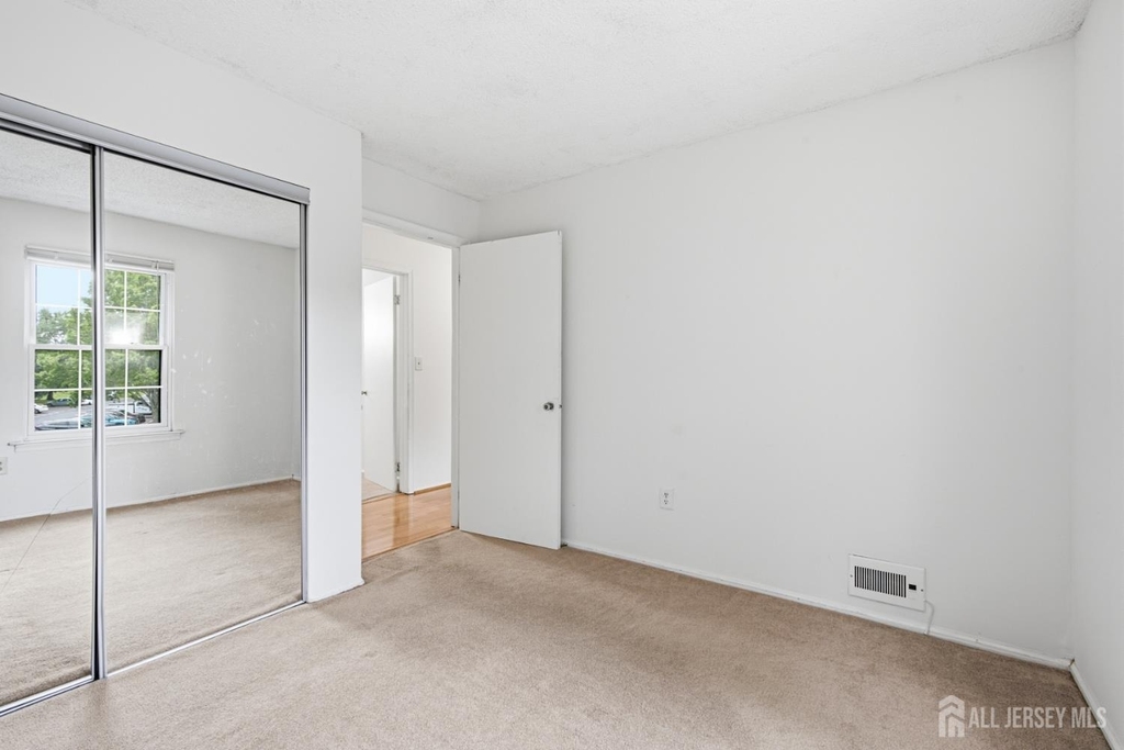 334 Lancaster Court - Photo 12