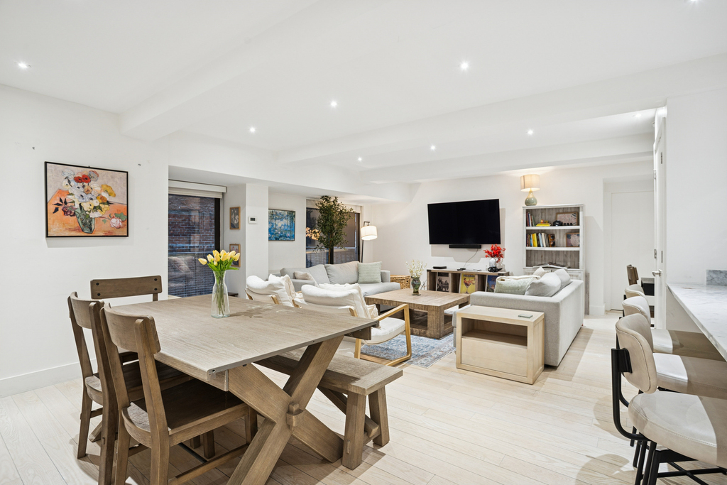 254 Park Avenue S - Photo 1