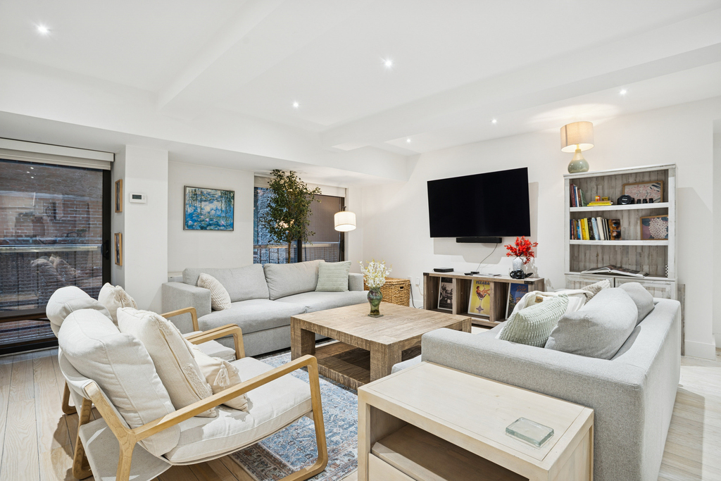 254 Park Avenue S - Photo 0