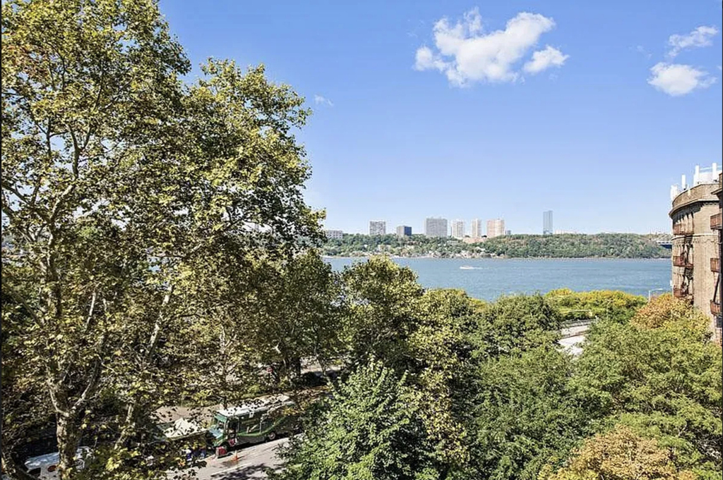 750 Riverside Drive - Photo 10