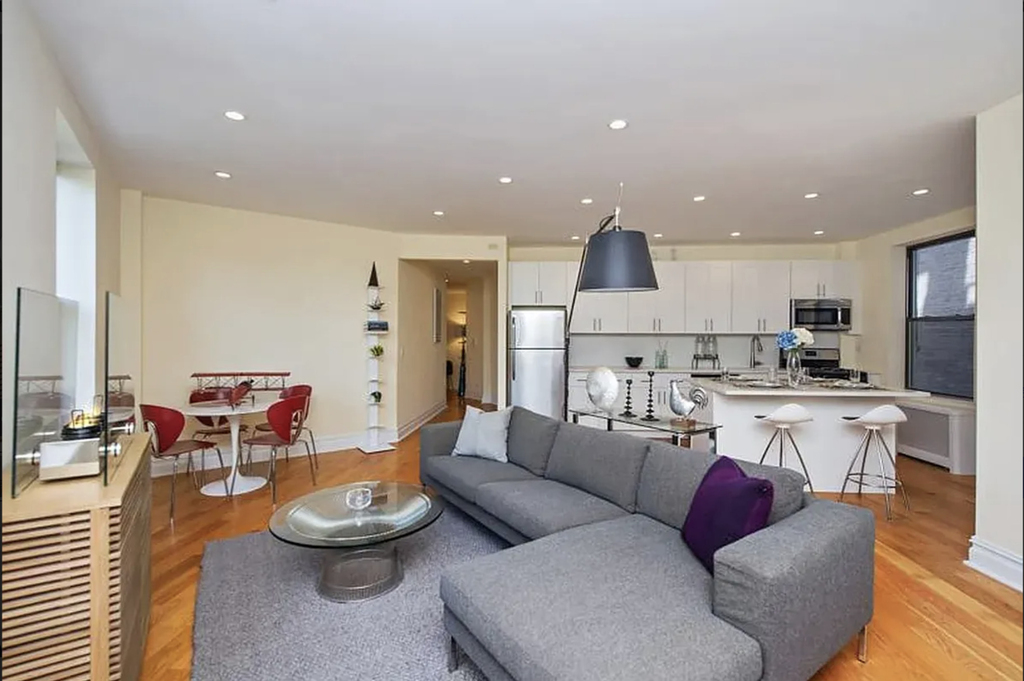 750 Riverside Drive - Photo 2