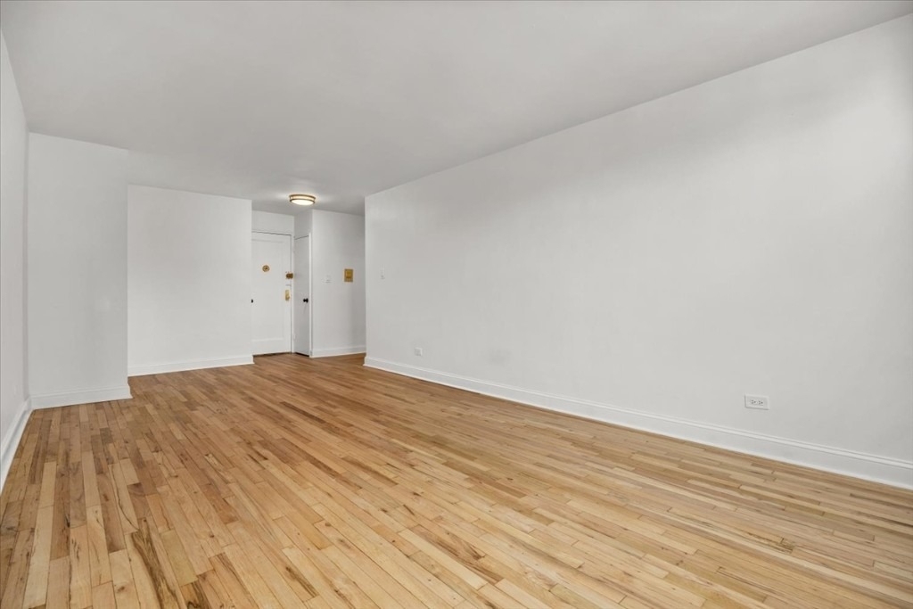 67-30 Clyde Street - Photo 6