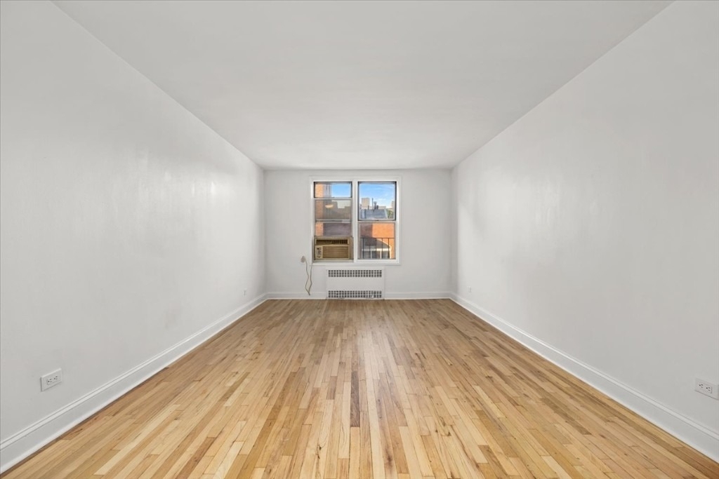 67-30 Clyde Street - Photo 5