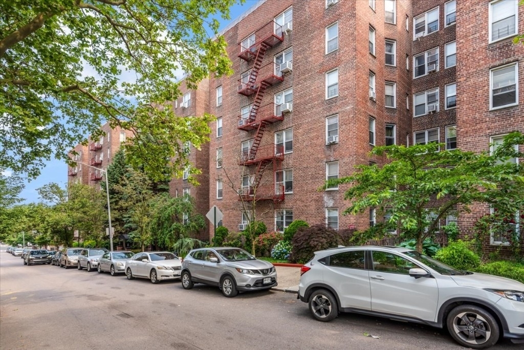 67-30 Clyde Street - Photo 12