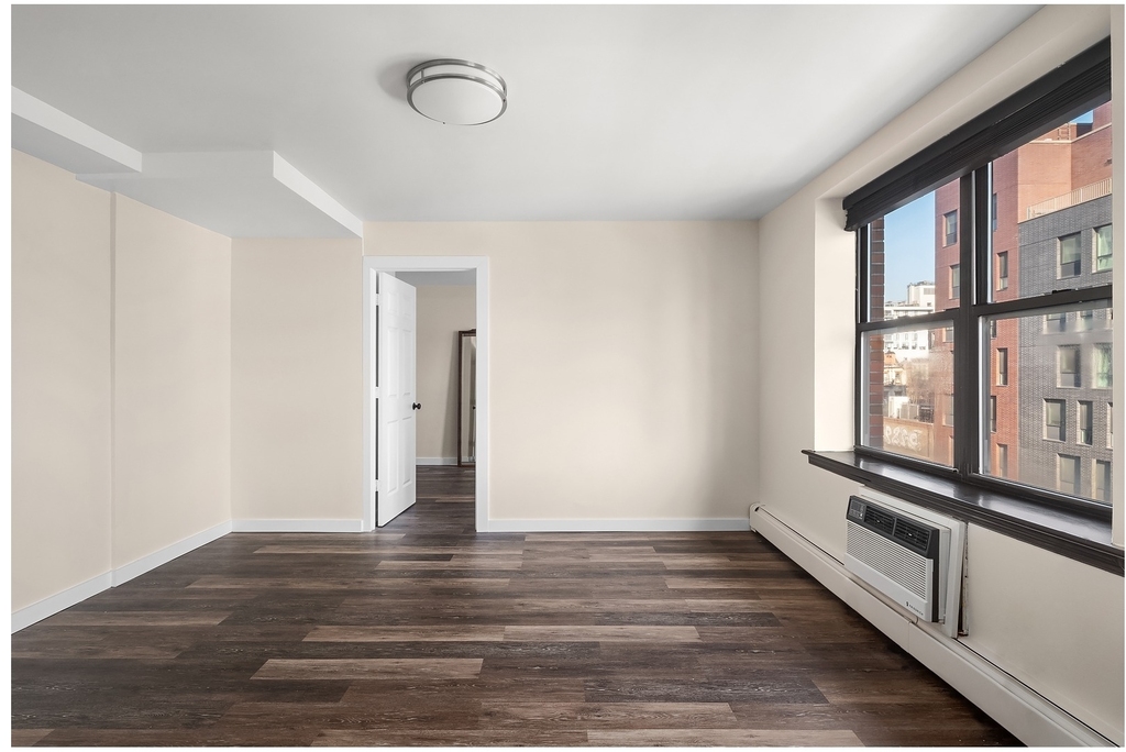 133 Essex Street - Photo 2