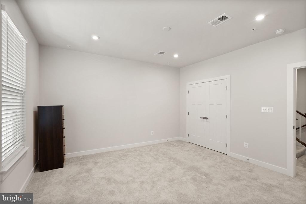 42564 Invergordon Terrace - Photo 18