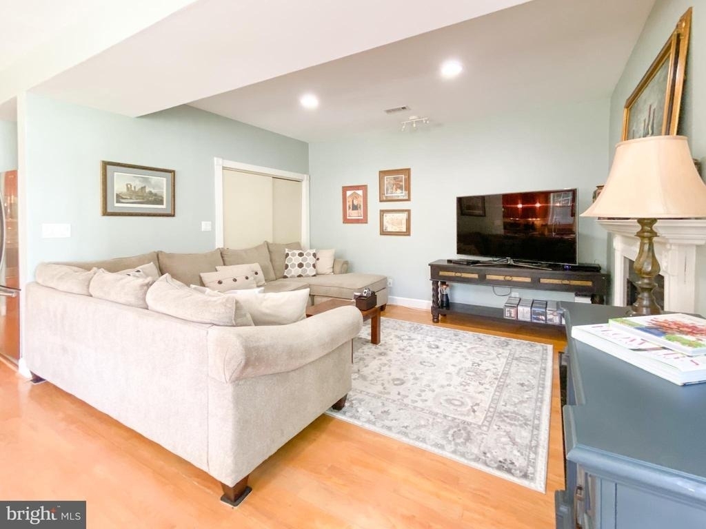 1947 Fay Place - Photo 30