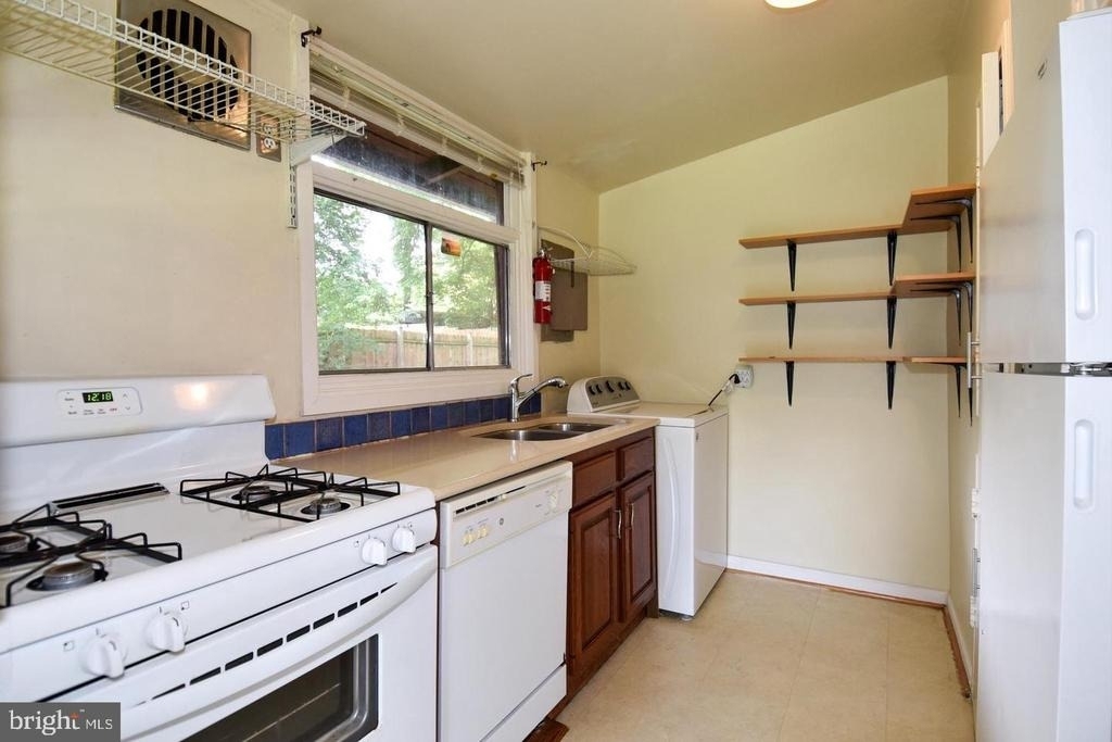 3415 Gallows Road - Photo 9