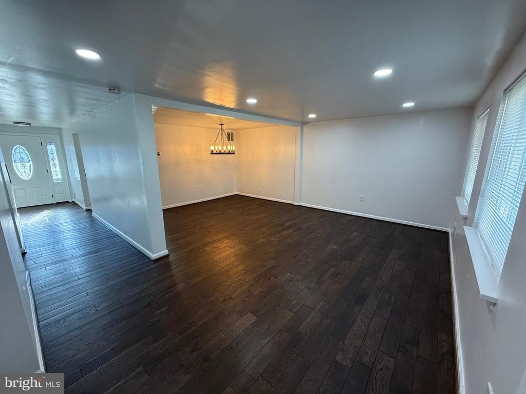 8049 Saint Annes Court - Photo 3