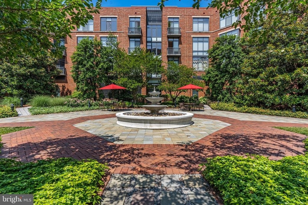 520 John Carlyle Street - Photo 0