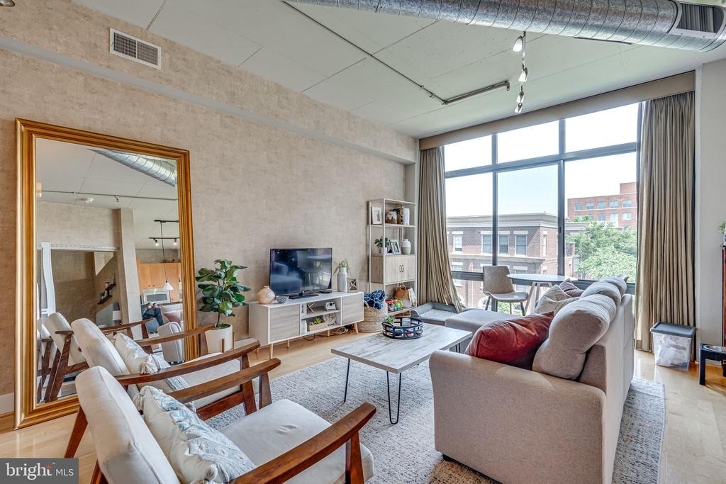 520 John Carlyle Street - Photo 2