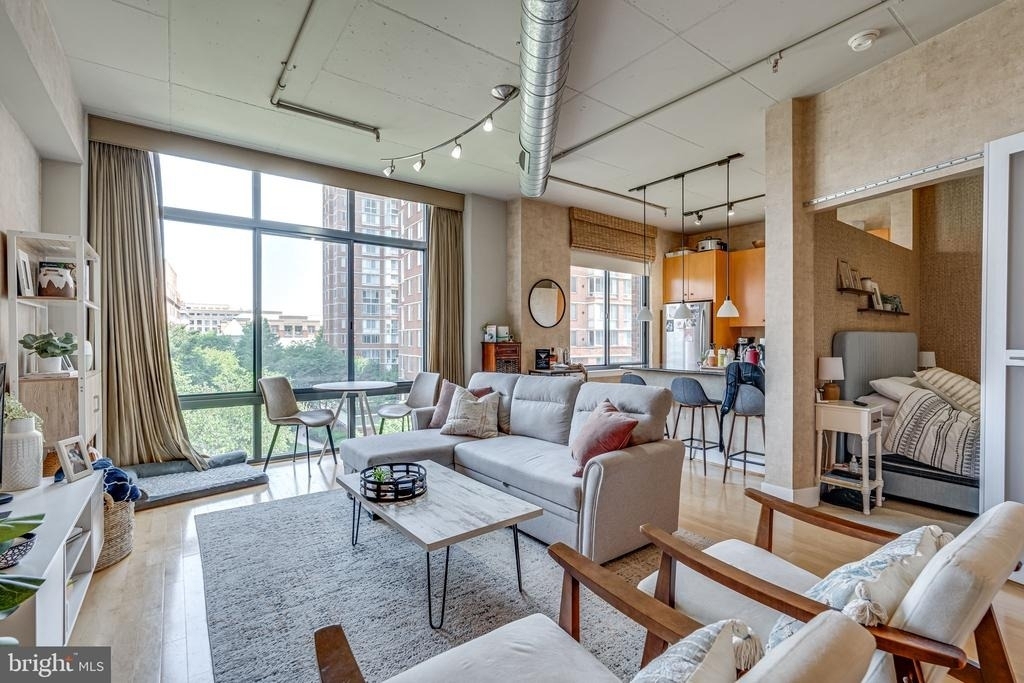 520 John Carlyle Street - Photo 3