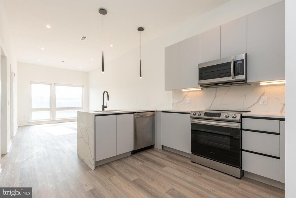 3120 W Jefferson Street - Photo 0