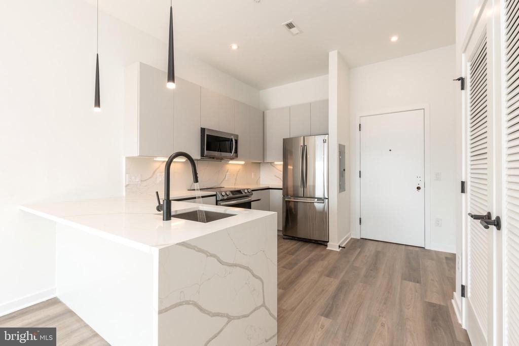 3120 W Jefferson Street - Photo 1