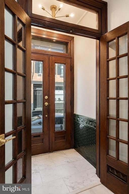 1519 N Dover Street - Photo 2