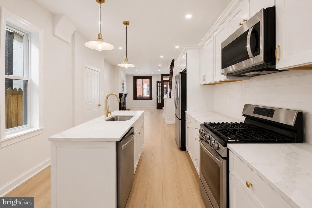 1519 N Dover Street - Photo 1