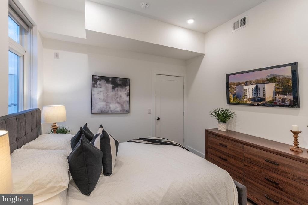 5545 Pulaski Avenue - Photo 27