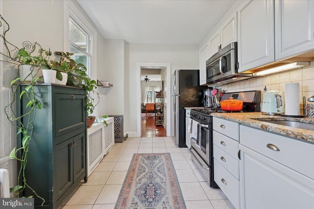 466 Conarroe Street - Photo 2