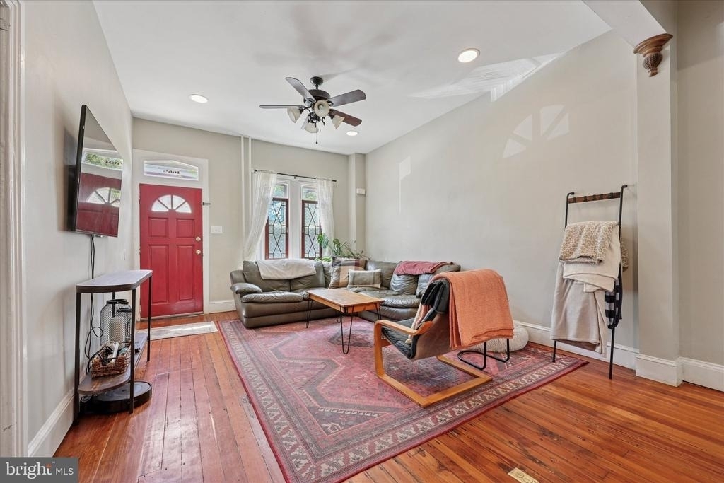 466 Conarroe Street - Photo 10