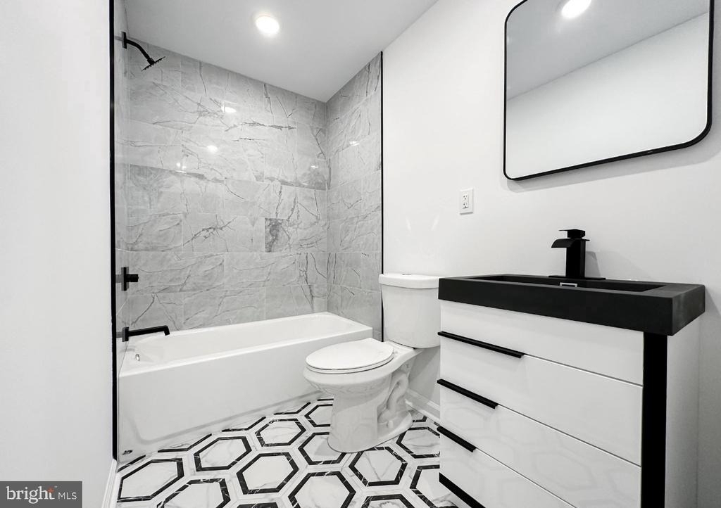 2028 W Westmoreland Street - Photo 4