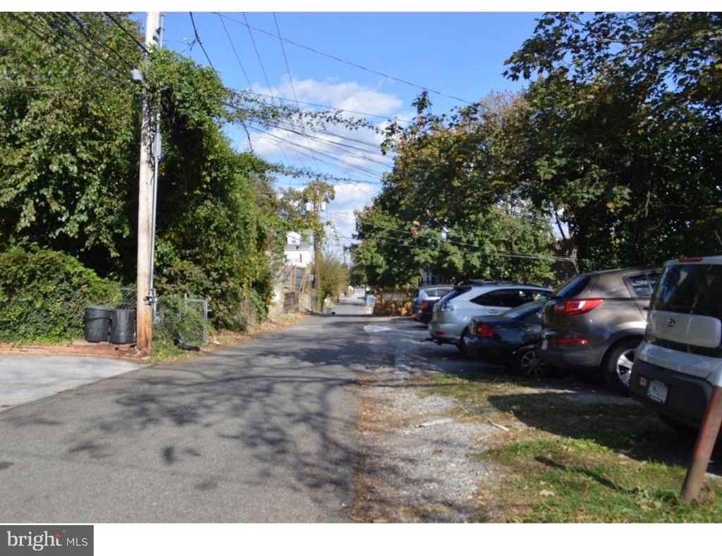 217 E Market St - Photo 5