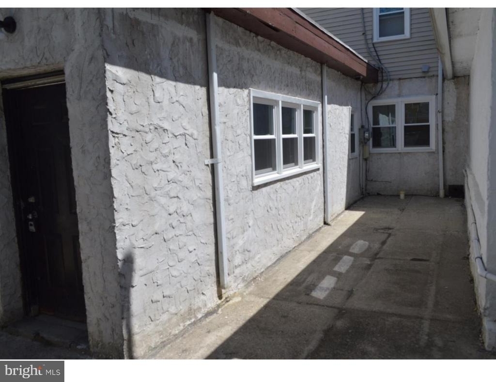 217 E Market St - Photo 4