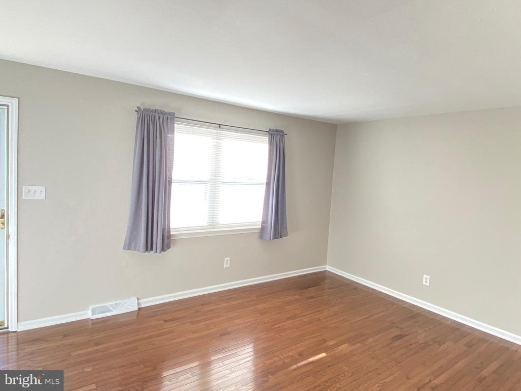 517 Grant Avenue - Photo 4