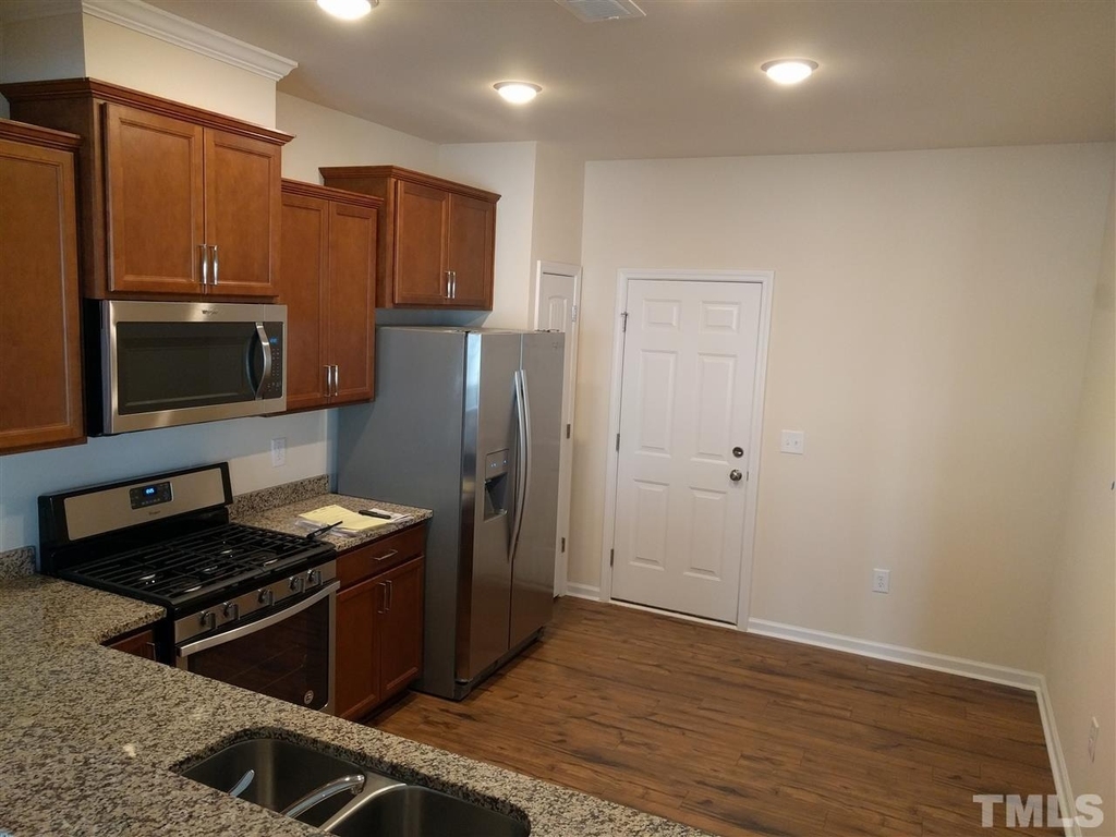 1007 Mirbeck Lane - Photo 3