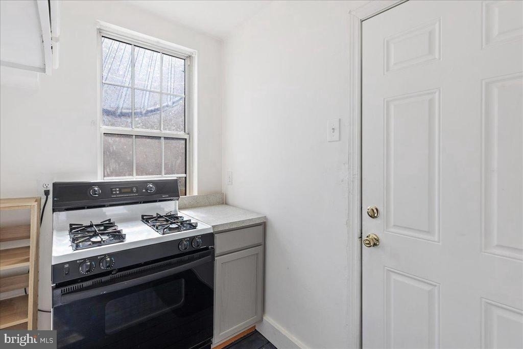231 S Broadway - Photo 8