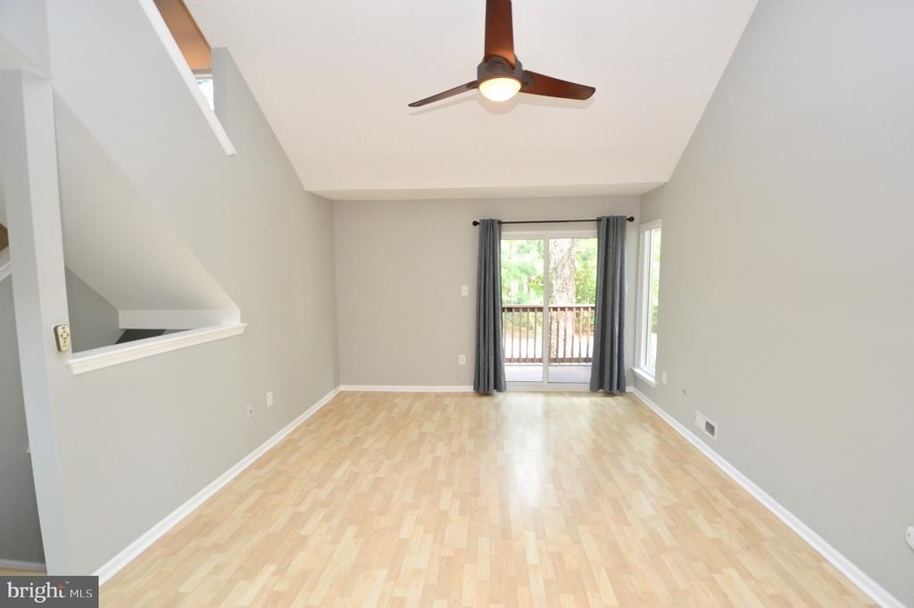 340 Woodlake Drive - Photo 4