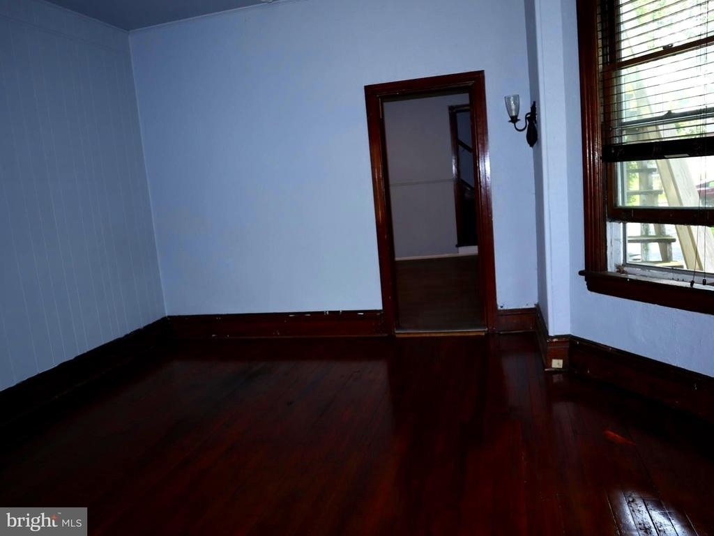 208 Linden Avenue - Photo 2