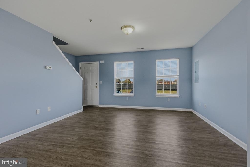 211 N Brown Street - Photo 2