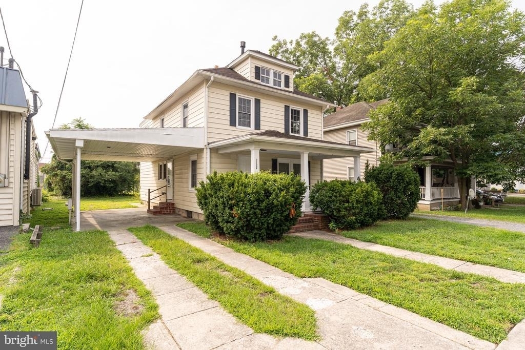 1109 N Division Street - Photo 1