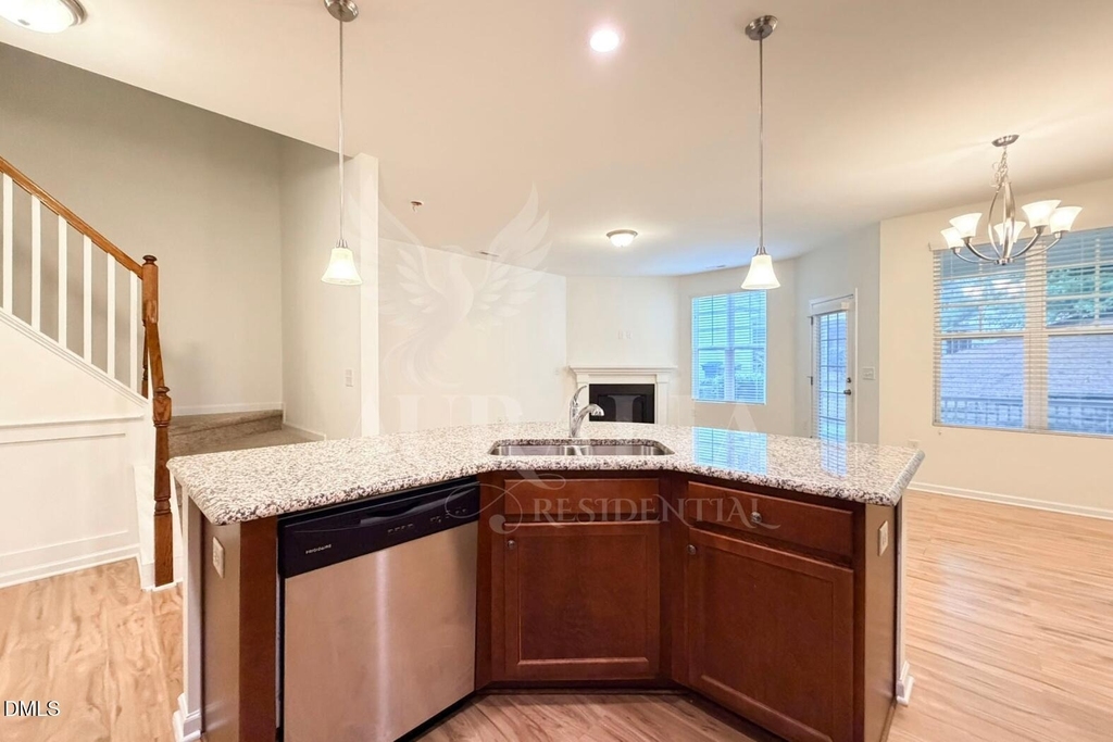 907 Saratoga Drive - Photo 8