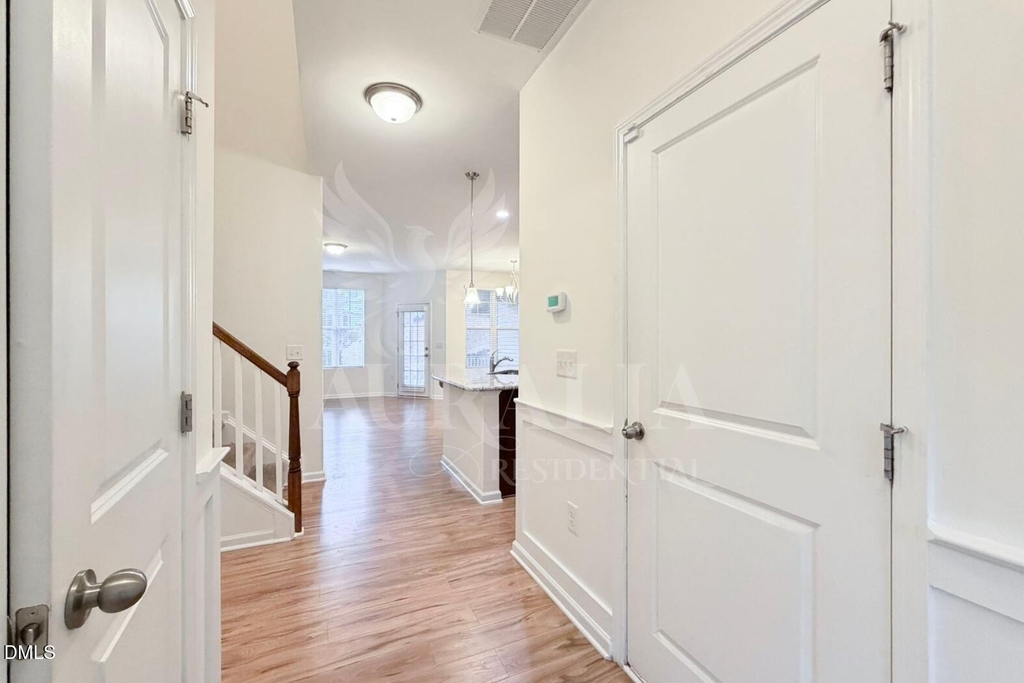 907 Saratoga Drive - Photo 4