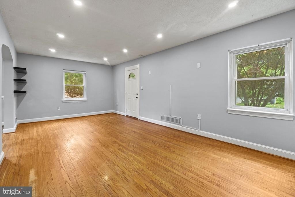 6014 39th Avenue - Photo 3