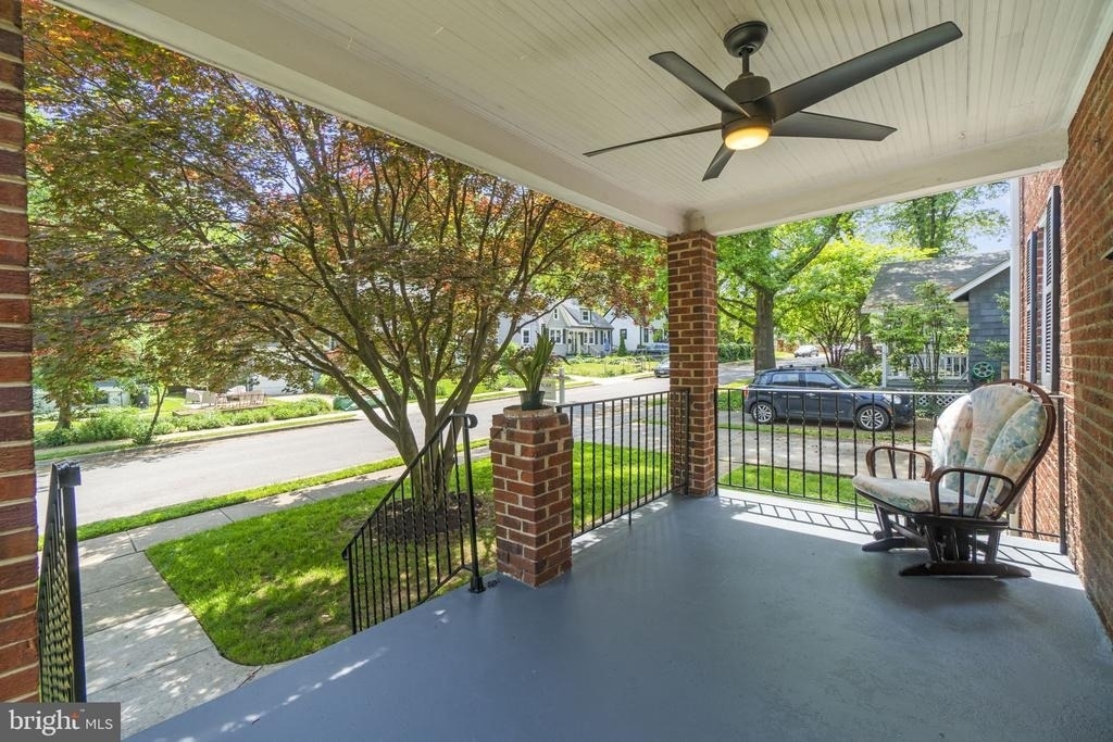 6014 39th Avenue - Photo 2